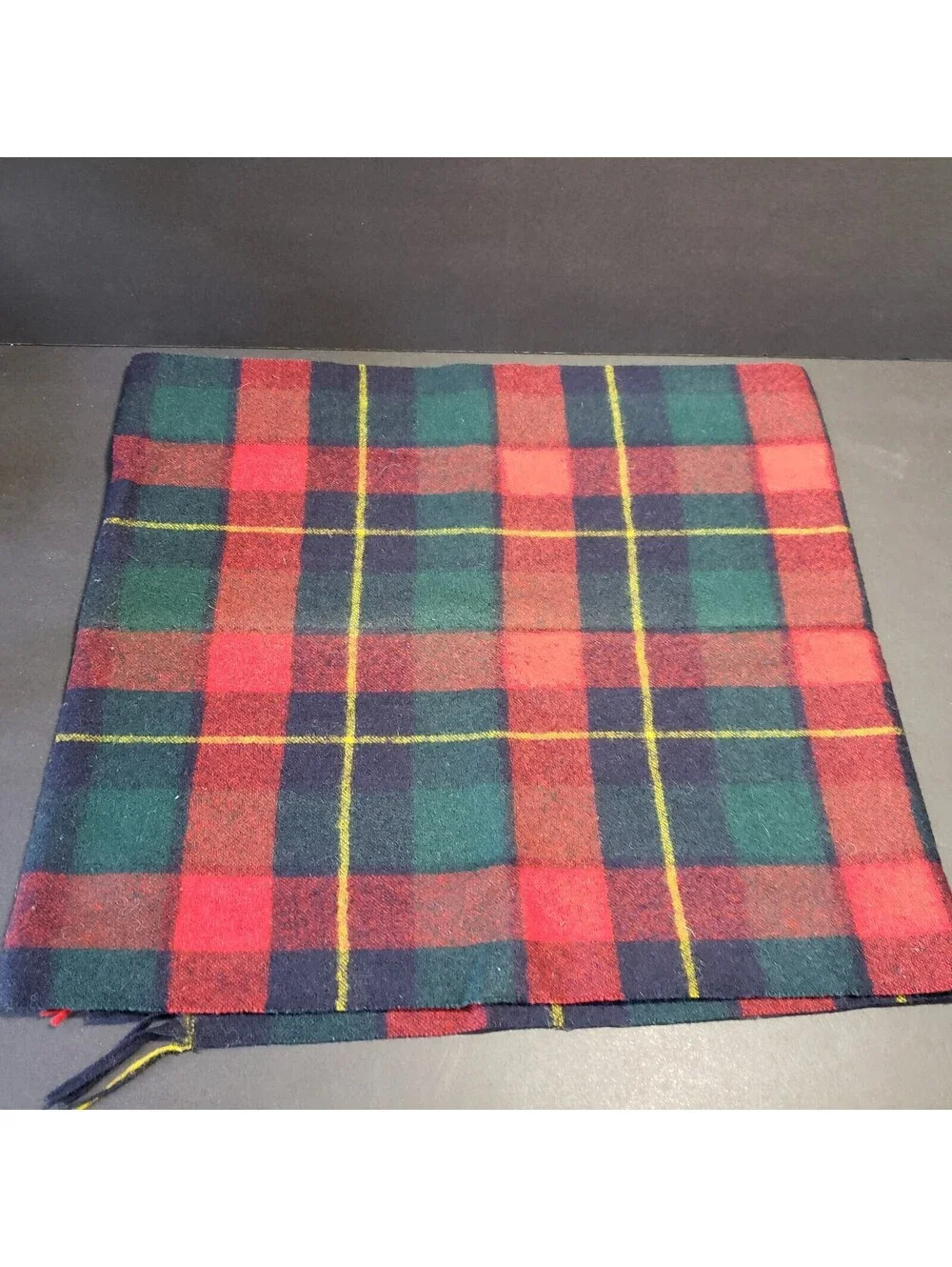 Pendleton 100% Virgin Wool Scarf Red Green Blue Plaid Tartan Fringe USA 51x12
